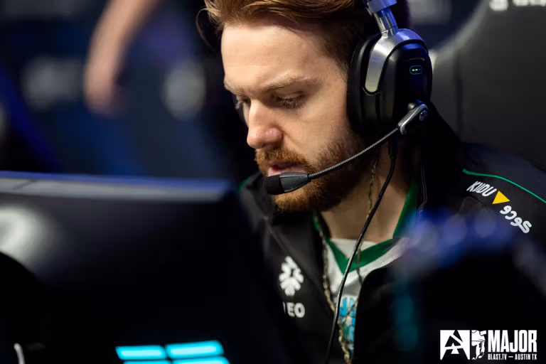 Legacy выбила Falcons из Esports World Cup за две карты