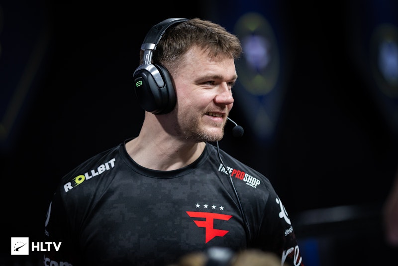 Главная иллюстрация материала «NEO возглавил Astralis»