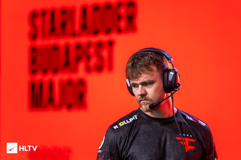 Состав FaZe к материалу об обновлении мирового рейтинга HLTV