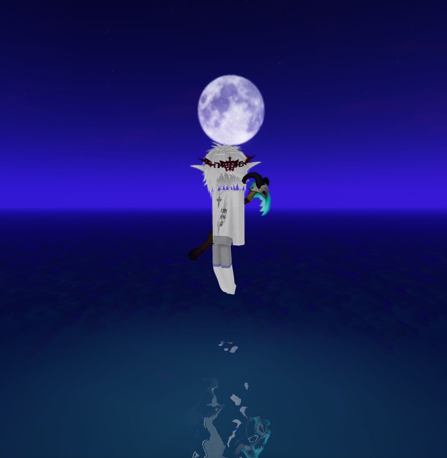 Аватар Roblox в белой одежде с бирюзовым аксессуаром BOGEMA SEWER на фоне луны