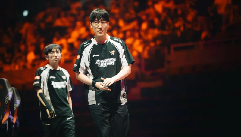Invictus Gaming на сцене регионального отбора LPL