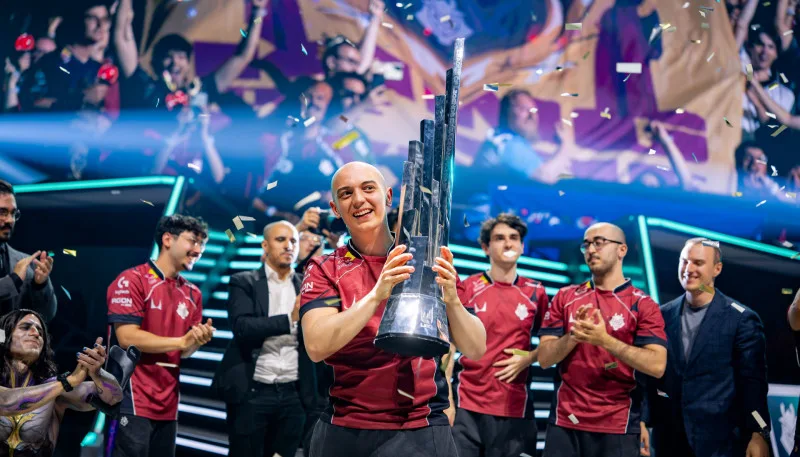 G2 Esports с трофеем LEC Summer 2026