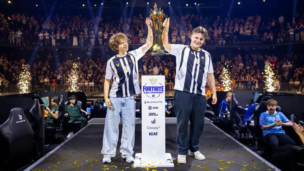SwizzY и Pixie с трофеем Fortnite Global Championship 2026