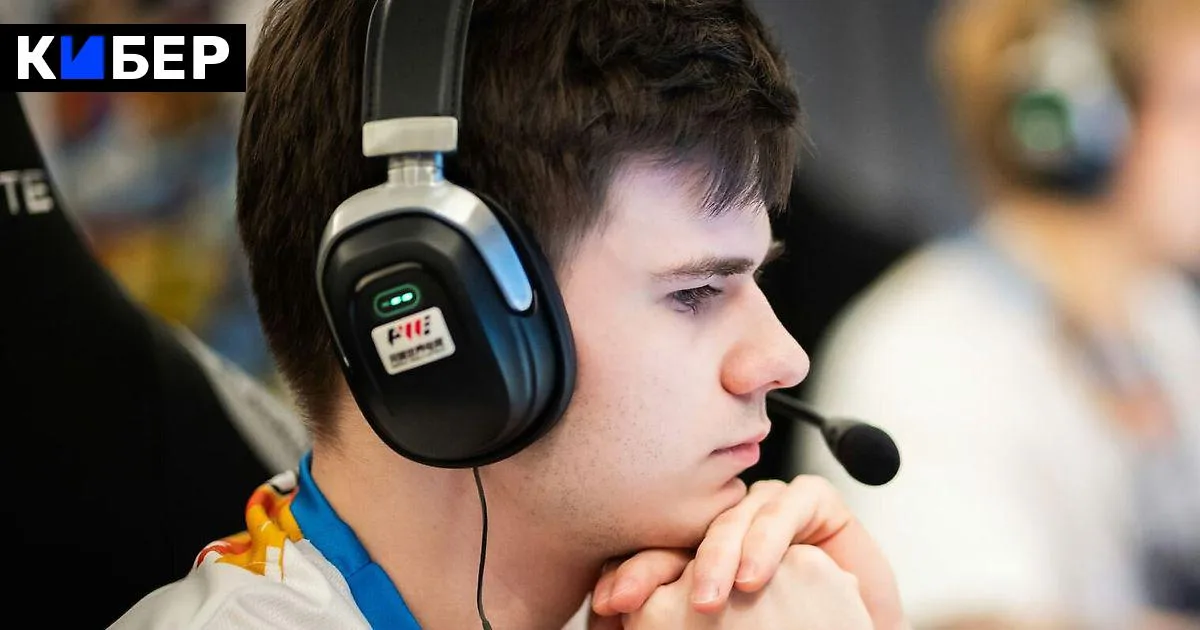 Игрок CS2 в наушниках на турнире, иллюстрация к новости о смене капитана GamerLegion